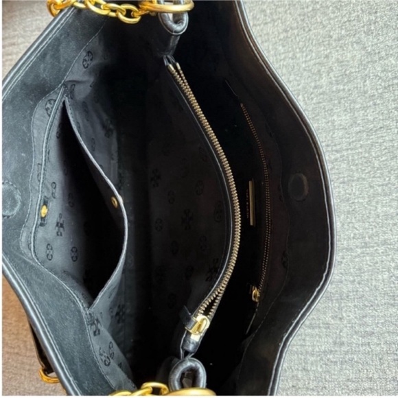 TORY BURCH Alexa Quilted Slouchy Leather Tote - Picture 7 of 9